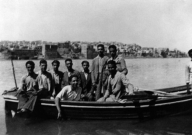 Iraqi Jews fleeing to Palestine