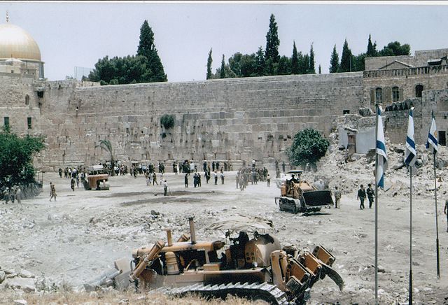 Paratroopers at Western Wall 1967